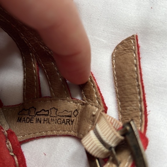 ⭐️JOSEF Seibel Red Strappy Suede Heels with Contrast Stitching⭐️ - Picture 7 of 7